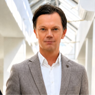 Dr. Marco Adelt