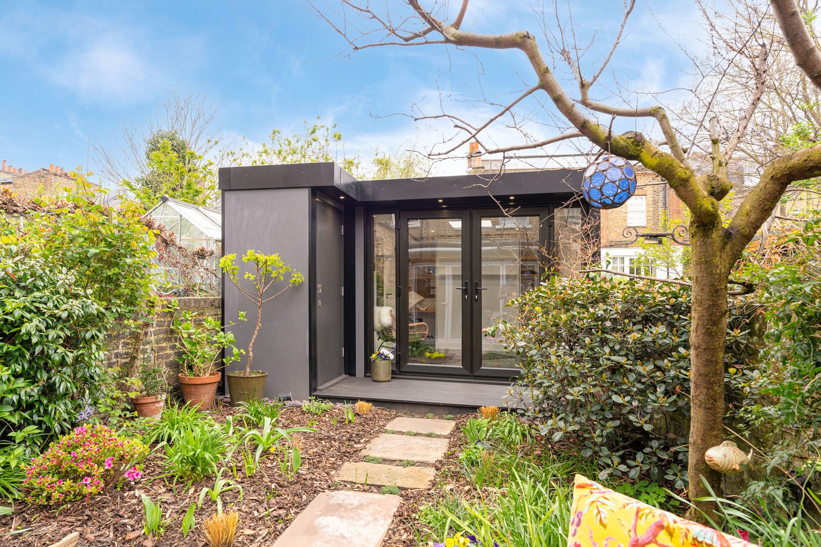 Bespoke annexe with bathroom in SE5, London