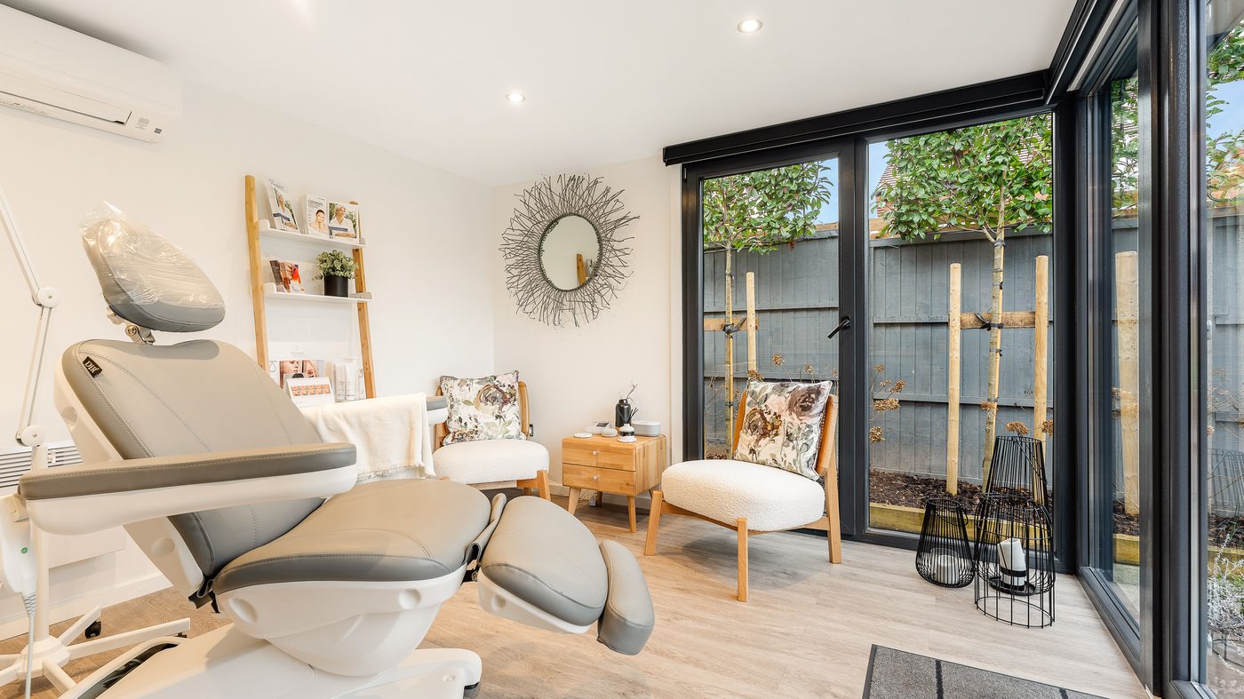 Garden room for home business and physiotherapy by Vita Modular