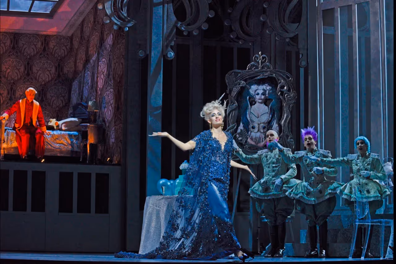 Promenade, Queen, Prince, Elves