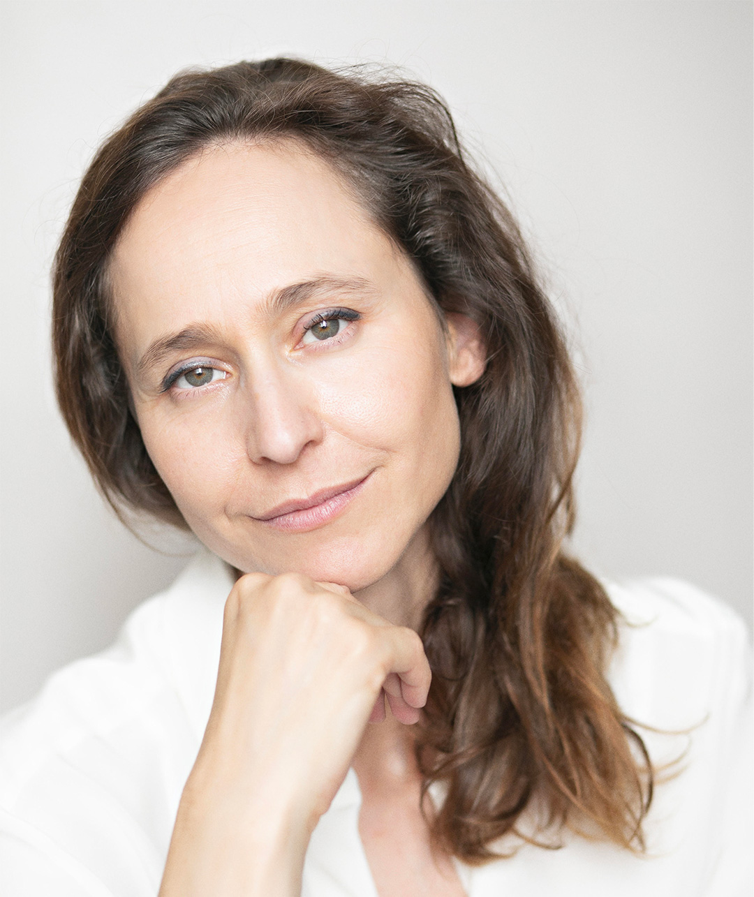 Portrait de Béatrice Bissara, artiste installations sculptures Anthropocène, représentée par Studio Artera
