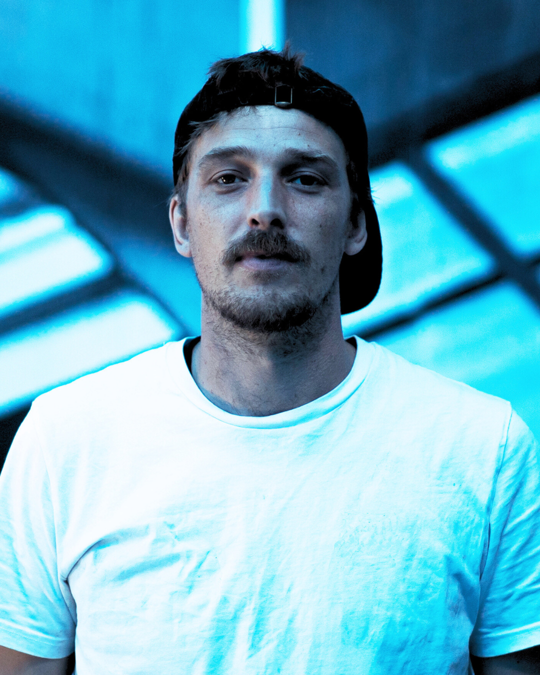 Portrait of Quentin DMR, photographer and visual artist specializing in urban installations, represented by Studio Artera