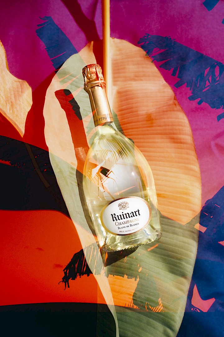 Bouteille de champagne Ruinart photographiée par l'artiste Elsa Leydier, lauréate du Prix Maison Ruinart