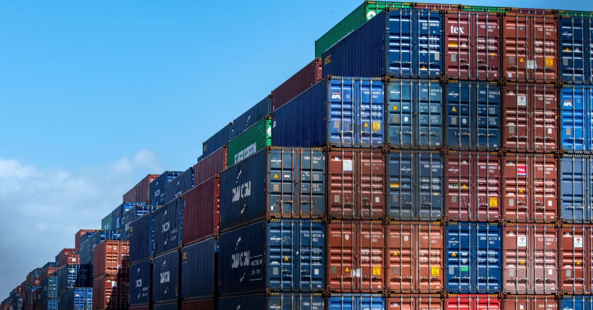 US Imports Surge as Tariff Pressures Mount