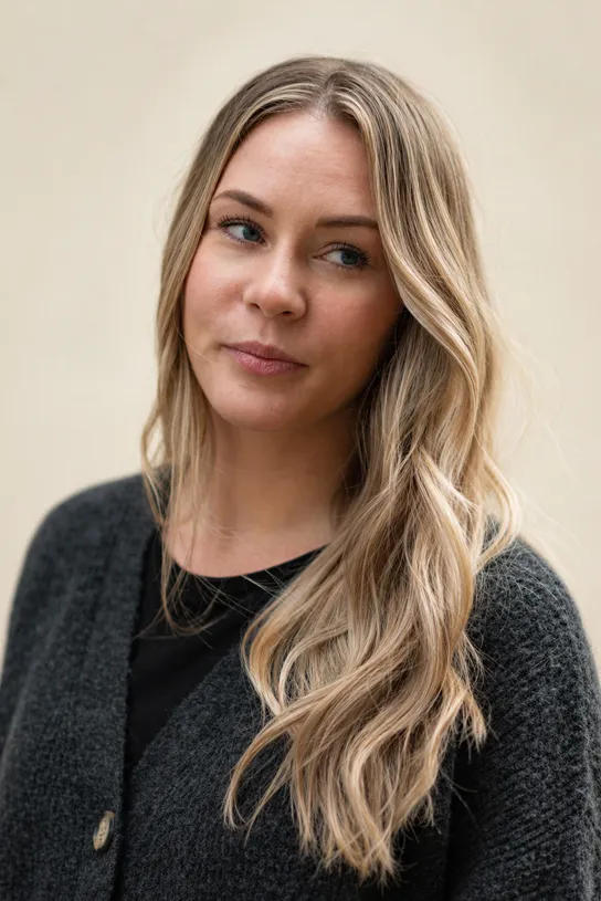 Woman with long wavy blonde highlighted hair in best london salon, Bond