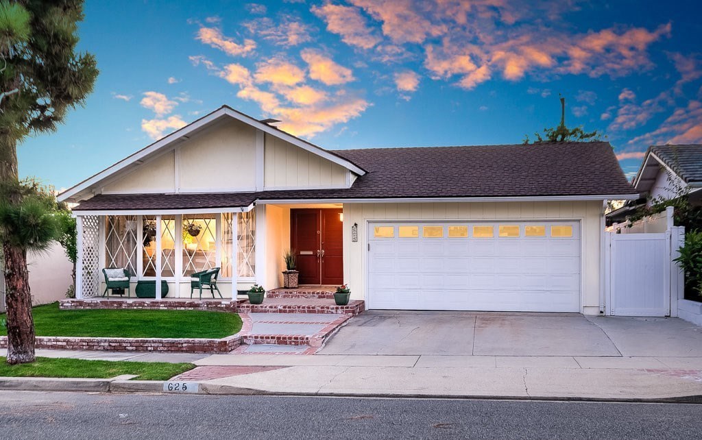 Front of house 625 Beachcomber Dr, Seal Beach, CA 90740