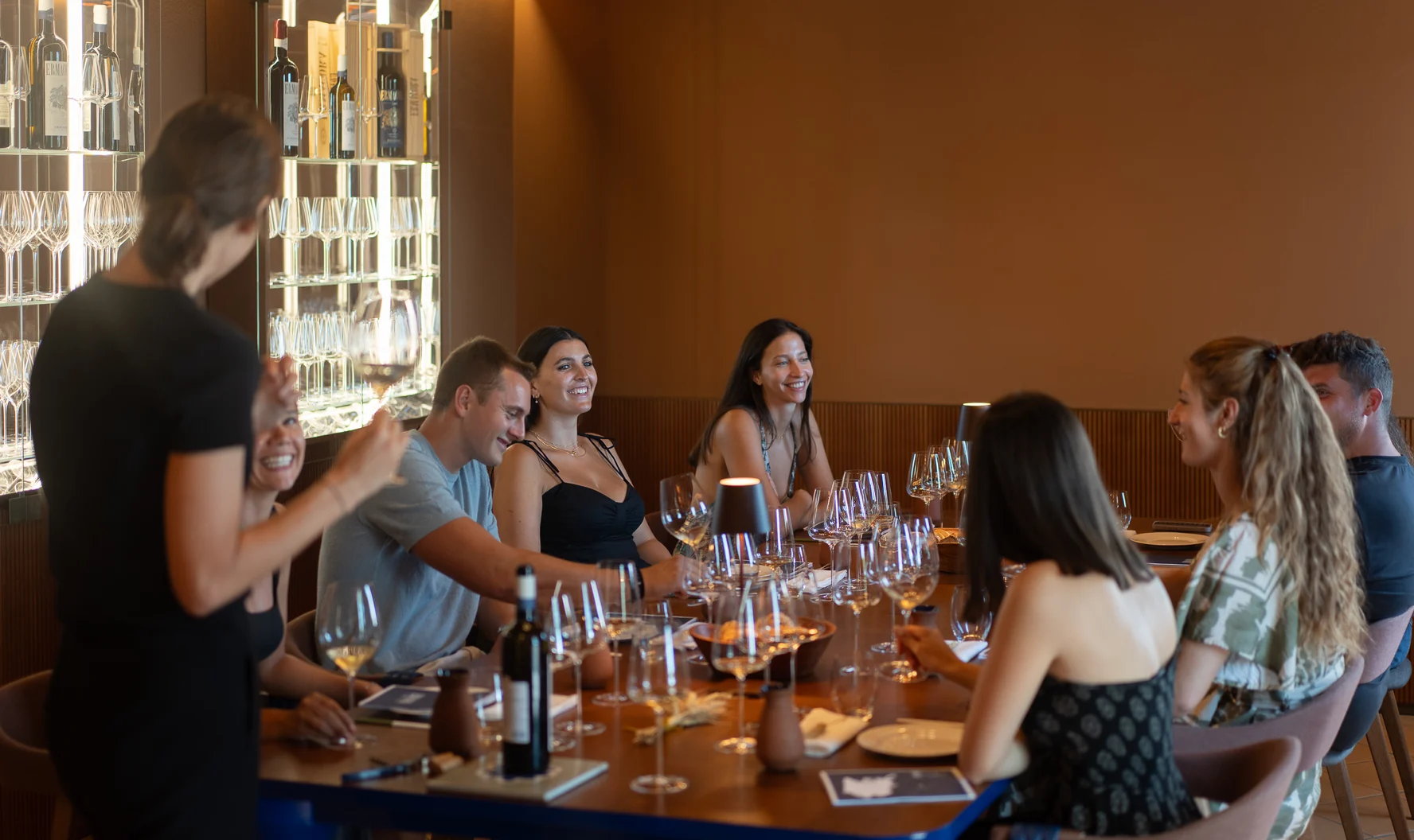 Idee regalo per chi ama il vino: un'esperienza in cantina