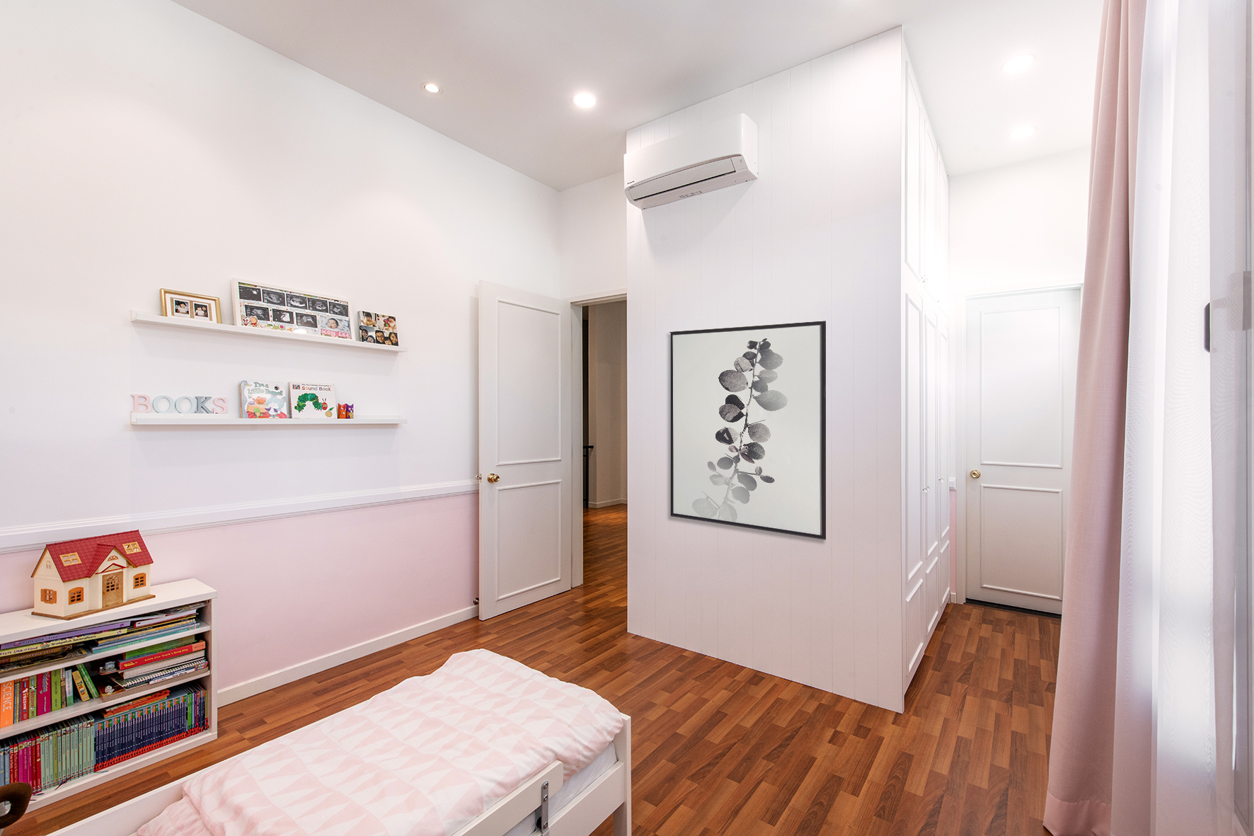 Kids room with cornice lining and pink hue below