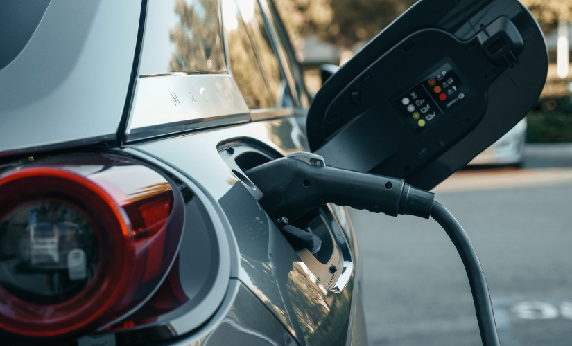 The debate around EVs is raging – what’s going on? Mr Bean has gone in to bat against EVs, and my LinkedIn is suddenly all about one big debate which I’ve watched unfold over the last three days. It’s been fascinating to see both sides of the argument stand up and make their points, if at times a little shouty (welcome to social media in 2023). 
