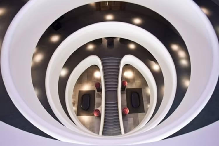 To launch the 308 putting it on the same footing as Golf with the UK motoring media – showing off the new i-cockpit interior, LED lights and excellent handling dynamics. Black Hangar film studios, the Aviator hotel and Thruxton karting circuit.