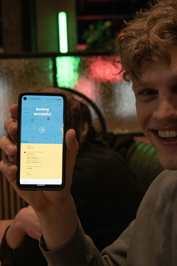 Picture of the Flying Fish watertaxi app in use in Rotterdam