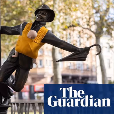 Väter fordern bessere Elternzeit: Kampagne in London mit Babymodellen