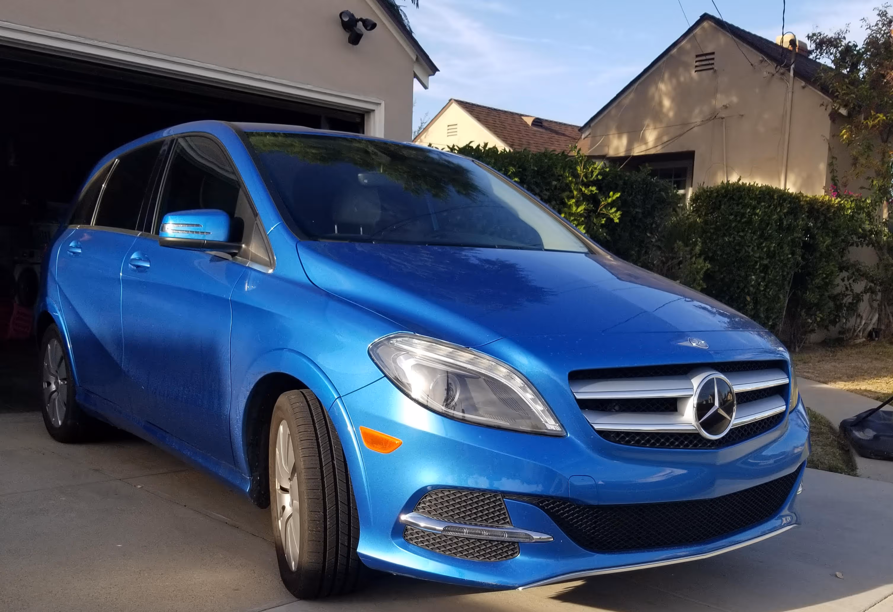 Blue Mercedes B250 electric