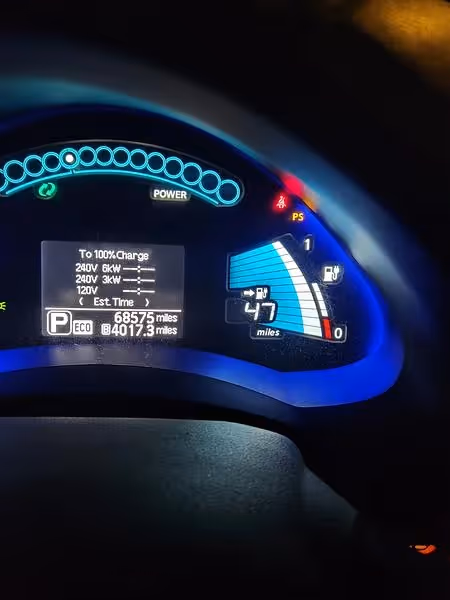 2014 Nissan LEAF with 47 miles remaining and about 50% charged.