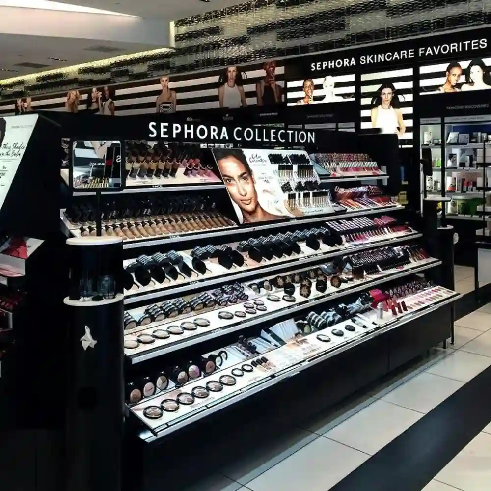 Sephora shopper using a virtual makeup display