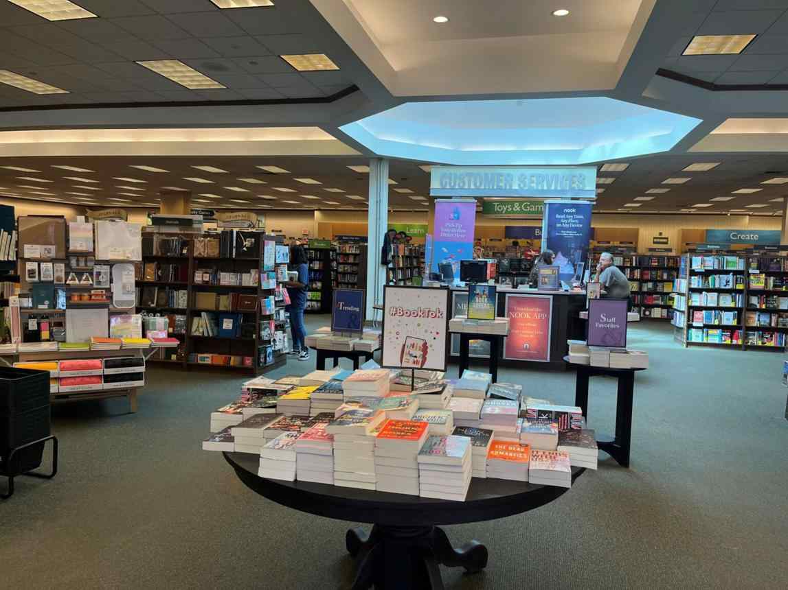 Barnes & Noble store with central book displays