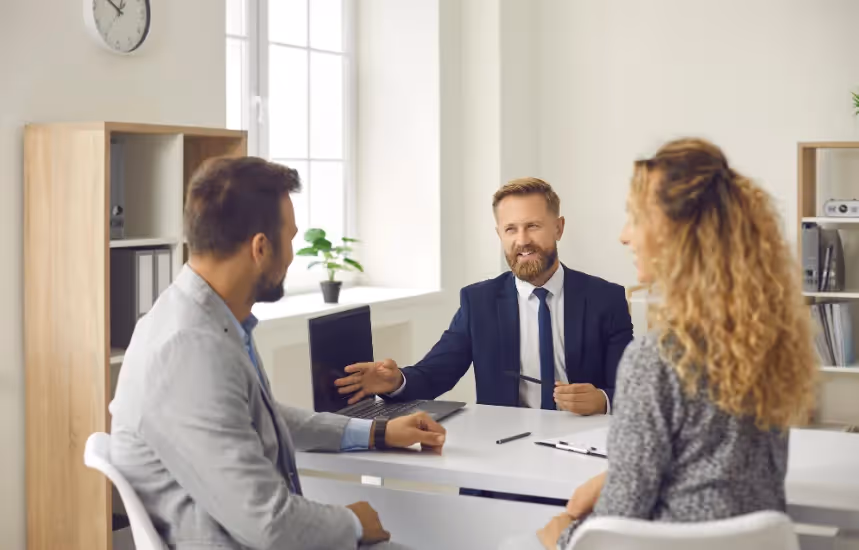 What Does a Franchise Brokerage Do?