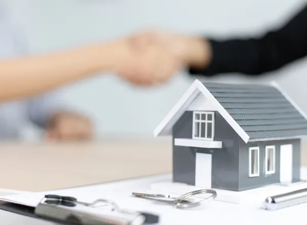 Leading Real Estate Franchises to Invest  in 2025