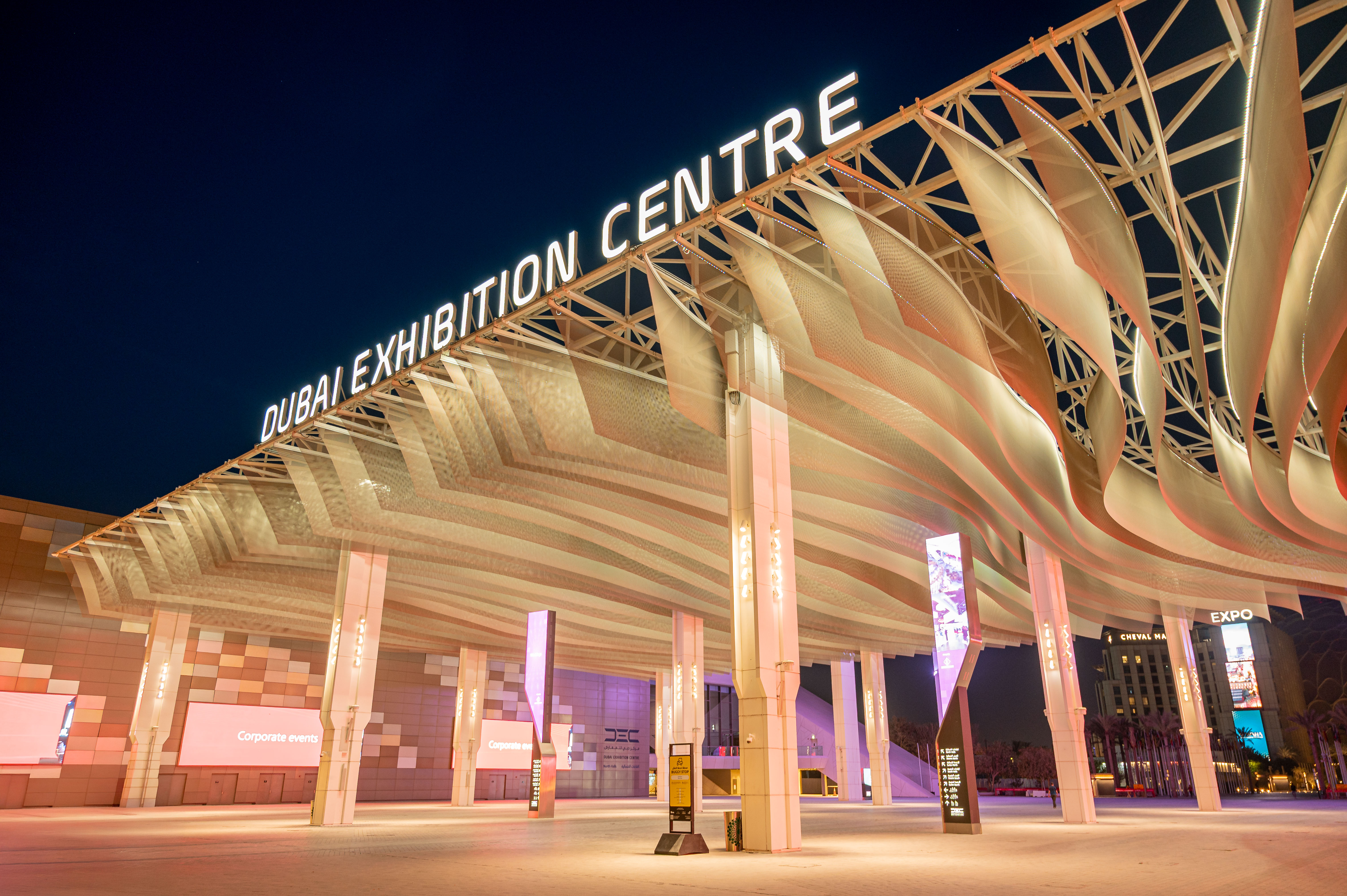 Expansive arrivals plaza with dynamic shading 