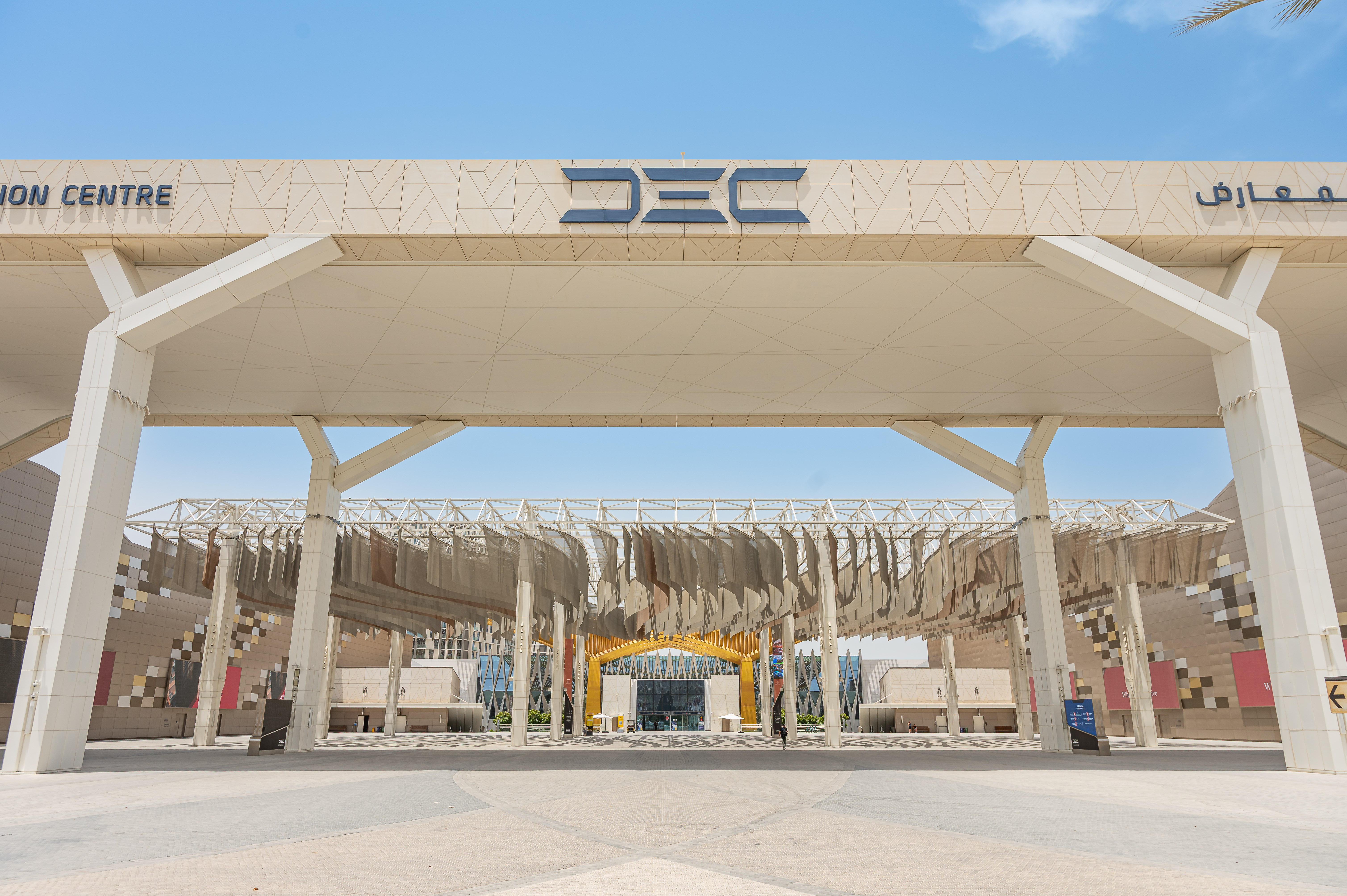 Metro arrivals to the Dubai Exhibition Centre Plaza