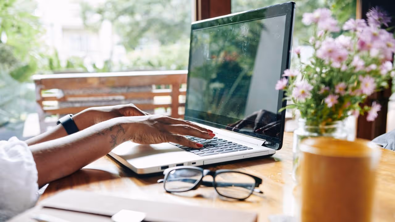 3 Ideen zur Bindung von Mitarbeitenden, die remote arbeiten