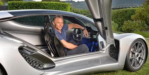 The first supercar all in additive manufacturing and generatively designed - Czinger 21C. Sitting at the steering wheel, the founder Kevin Czinger (source http://www.tecnoneo.com/2015/06/blade-el-primer-superdeportivo-de.html)