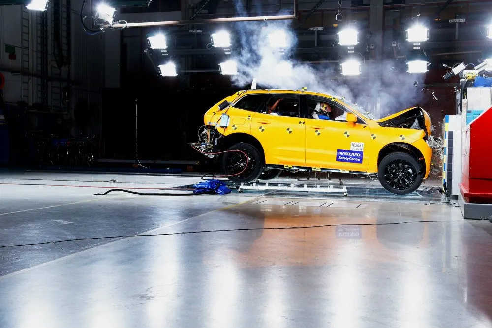 frontal crash test (Volvo Car Corporation)