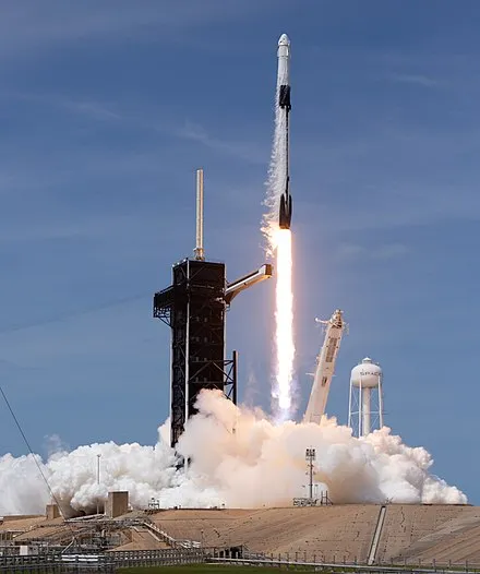 Falcon 9 (Wikipedia)