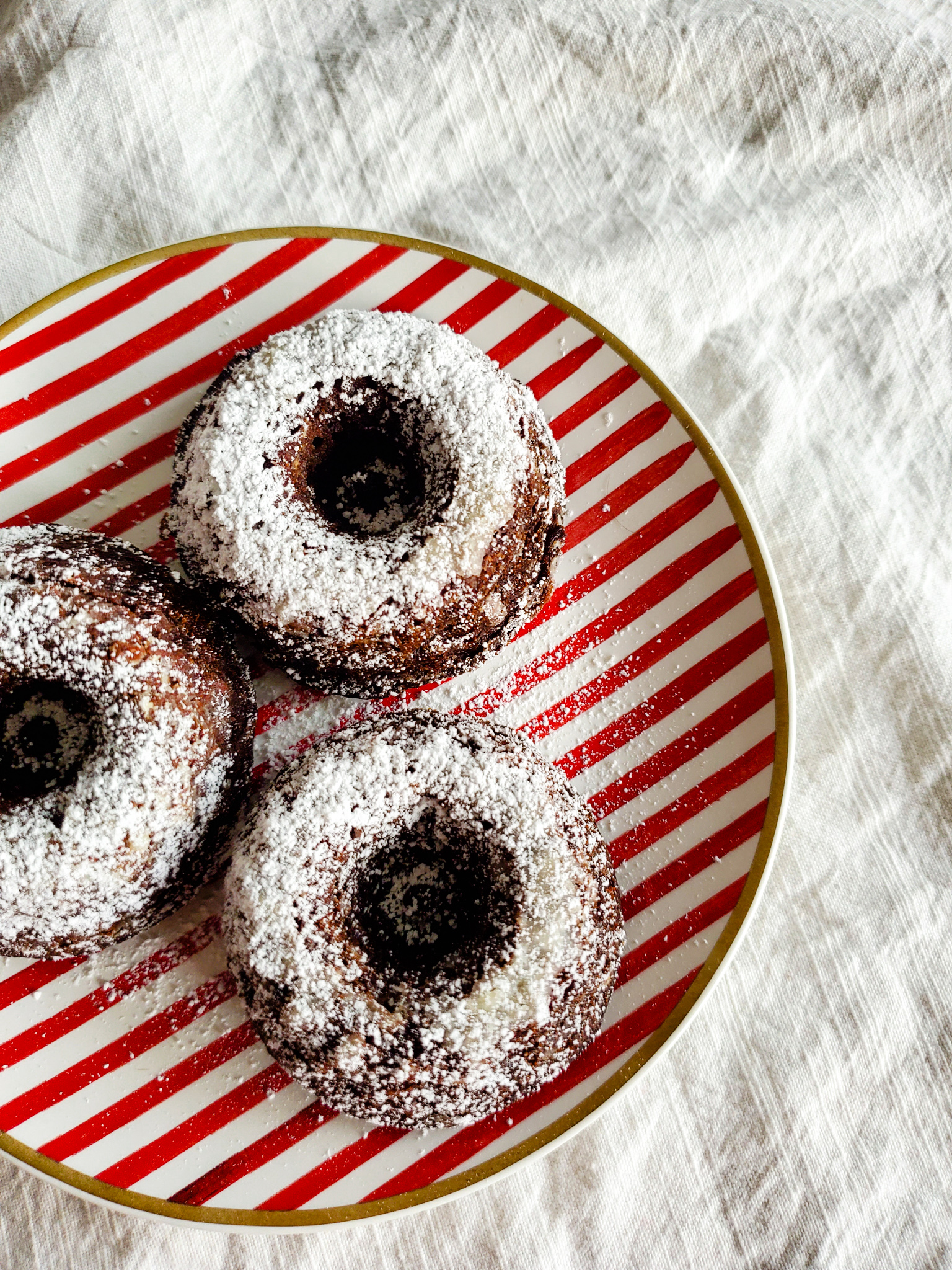 Mini Gingerbread Bundt Cakes