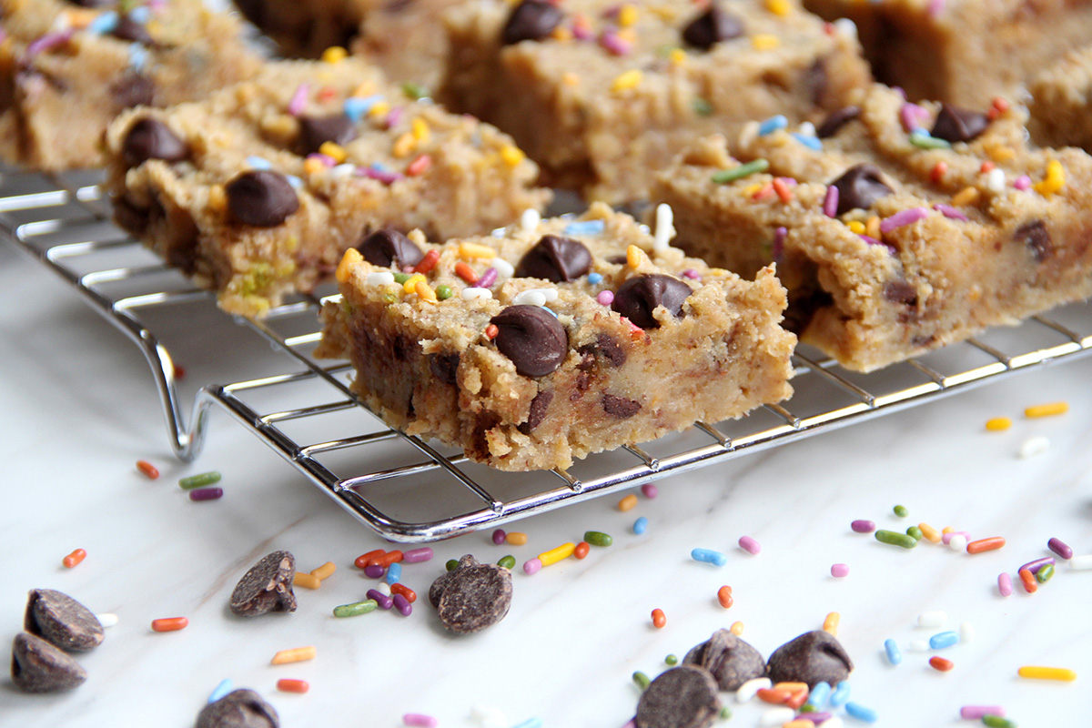 Tahini Chickpea Blondies (Vegan, Grain-Free, and High-Protein)