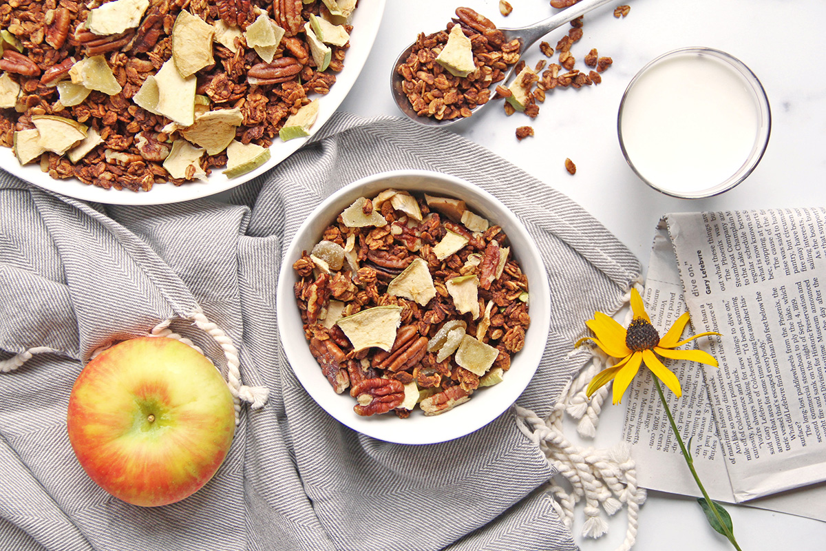 Vegan Apple Pie Granola (Made with Applesauce!)