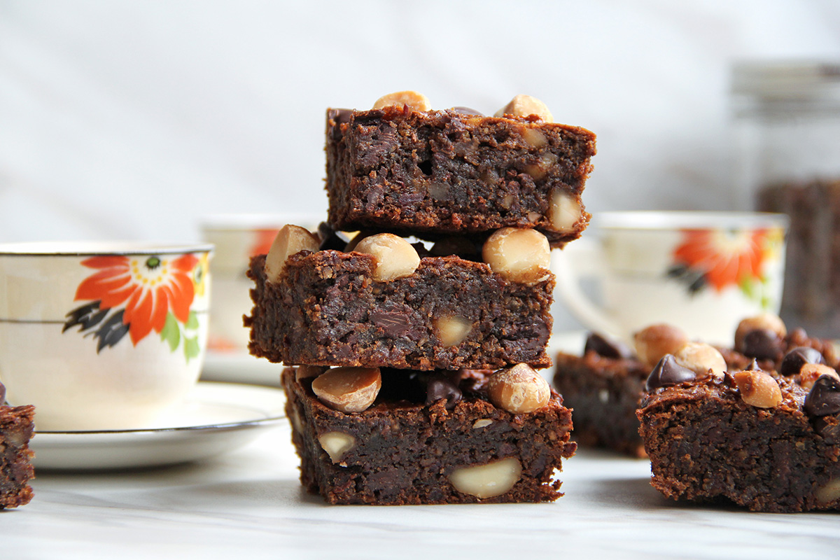 The ULTIMATE Healthy Brownies (Vegan, Grain-Free, High-Protein)