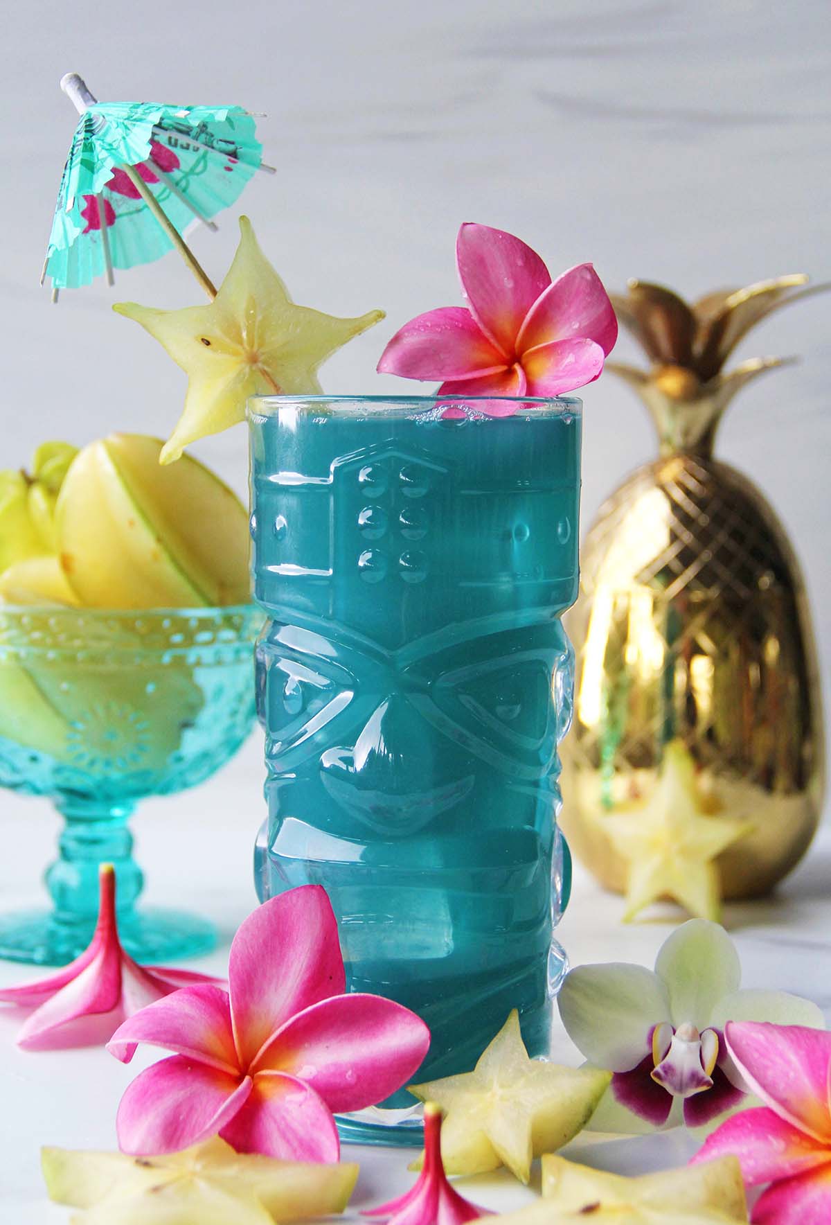 How to Make Blue Drinks and Cocktails NATURALLY (with Blue Spirulina)