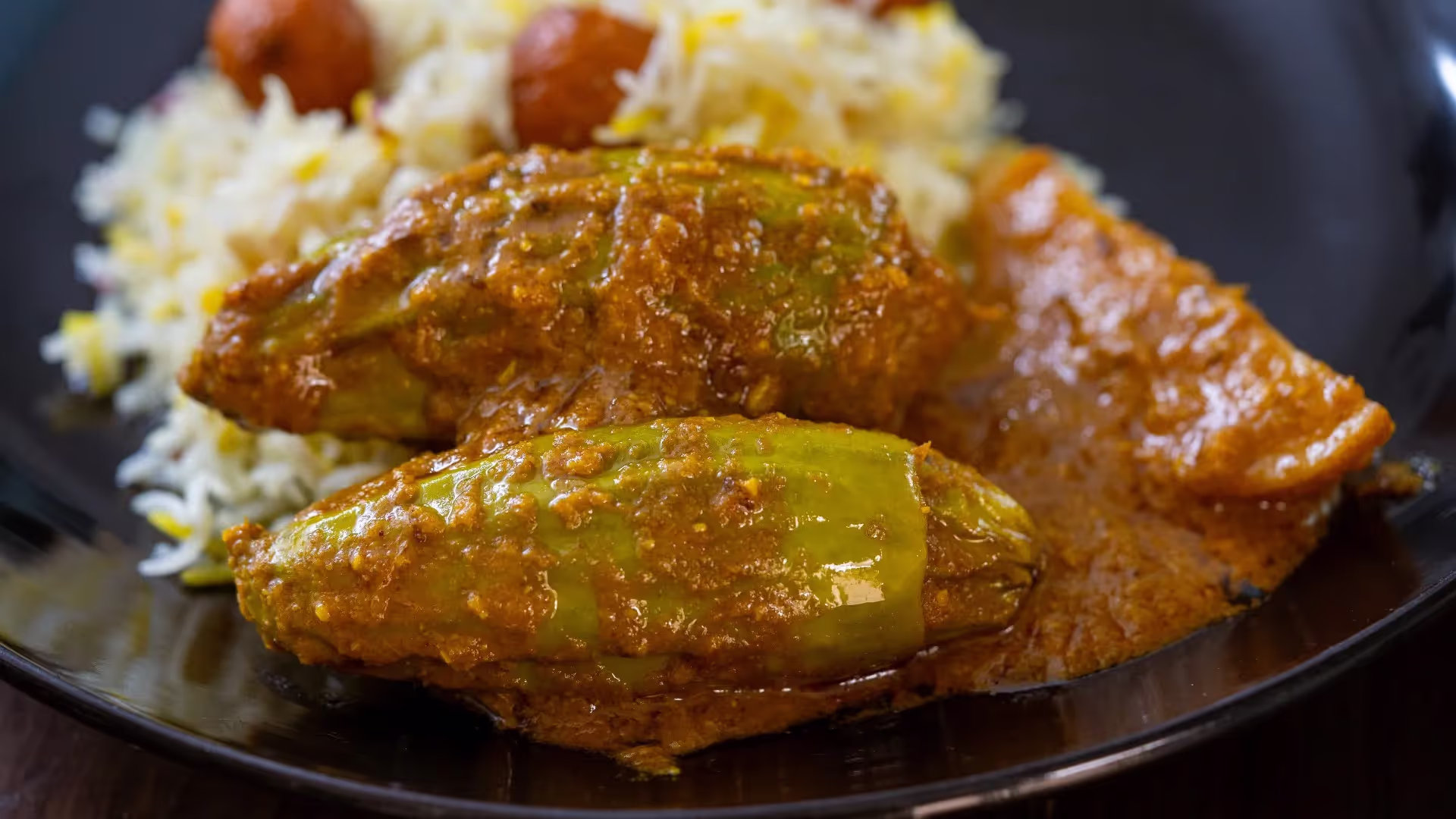 Potoler Dorma with Fish Filling