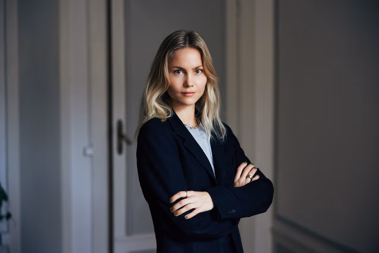 Portrait of Anna Fast Nilsson, founder of Hird Consulting, as featured in the Berlingske article about innovative recruitment practices.
