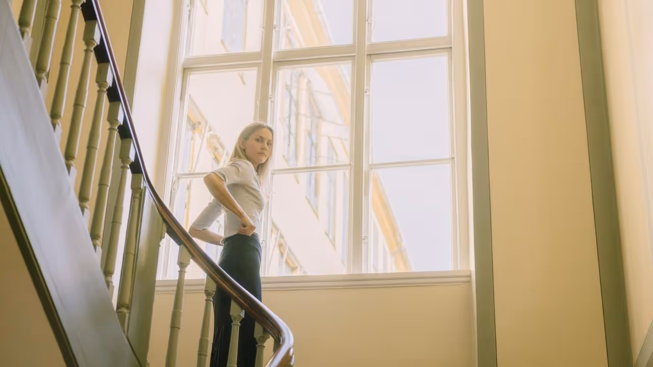 Portræt af Anna Fast Nilsson til Børsen-artikel om unges modvilje mod lederrollen.