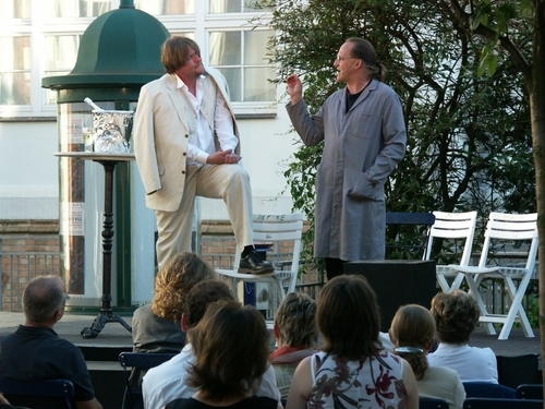 Aus der zwölfteiligen Theater-Serie "Kunst und Köpfe"