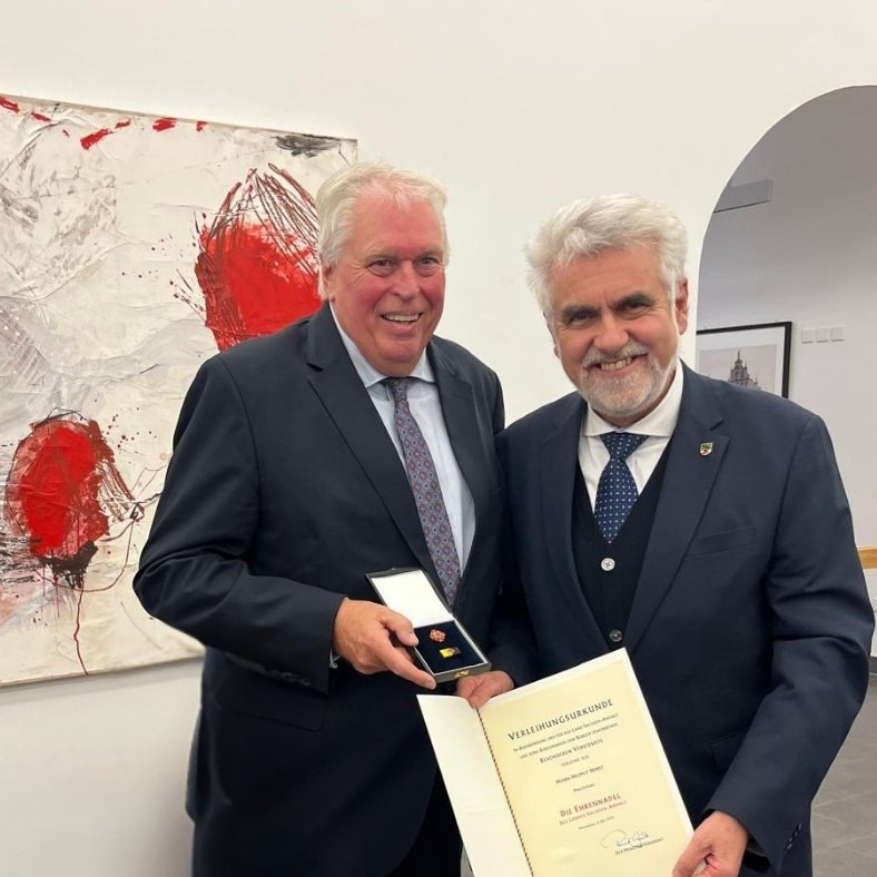 Ehrennadel für Helmut Herdt