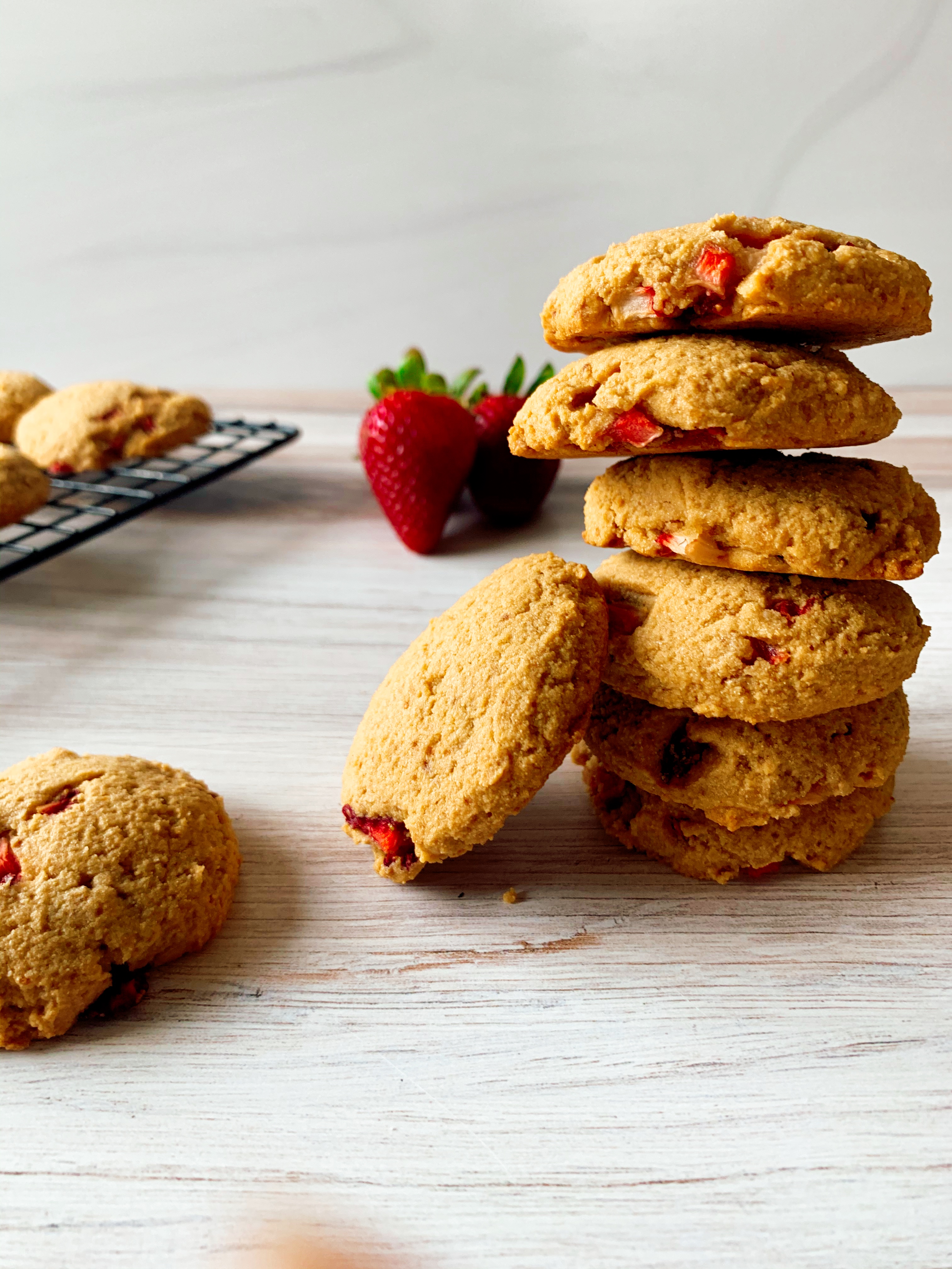Strawberry Crumble Cookies