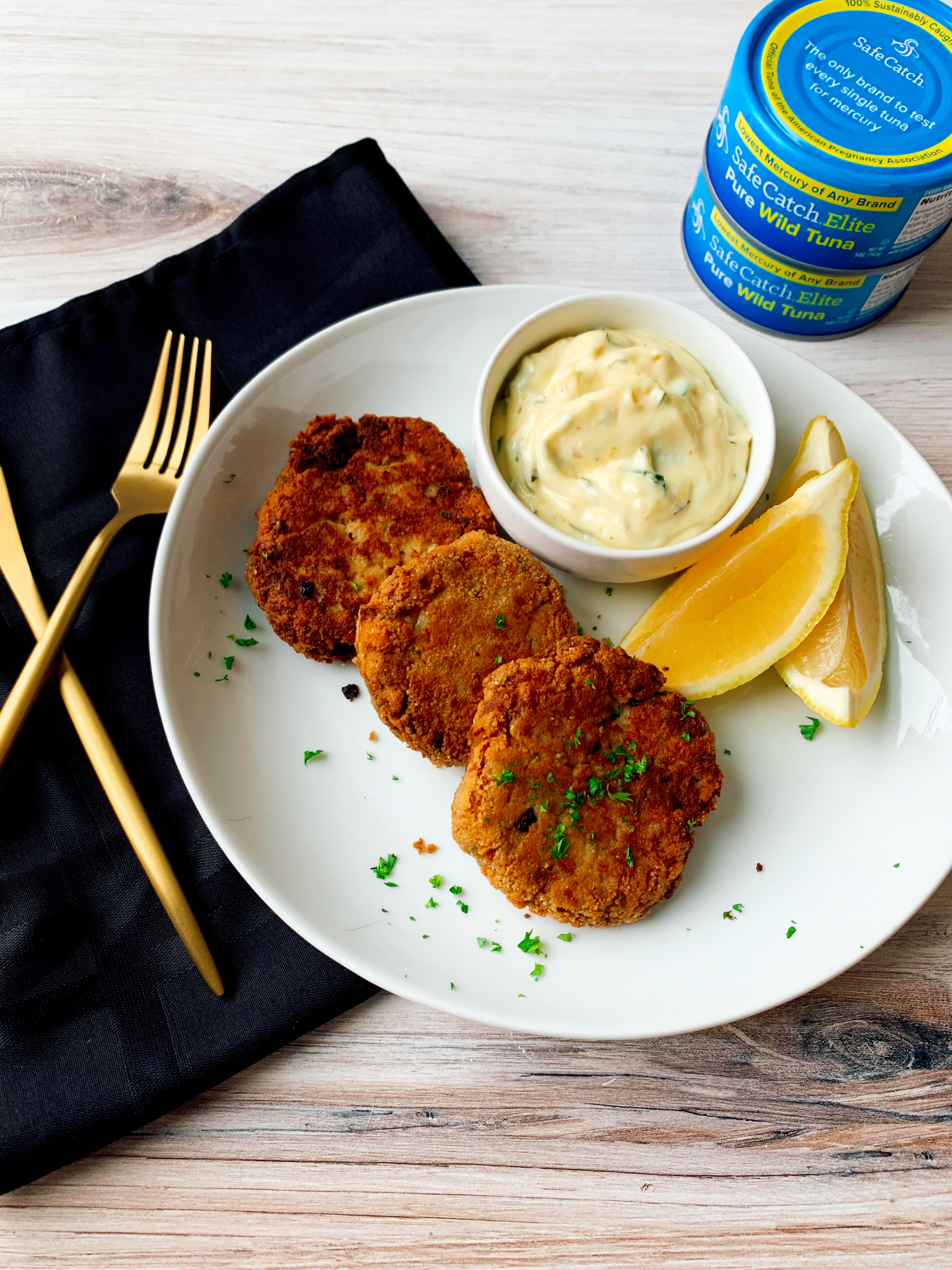 Lemon Garlic Tuna Cakes with Basil Aioli