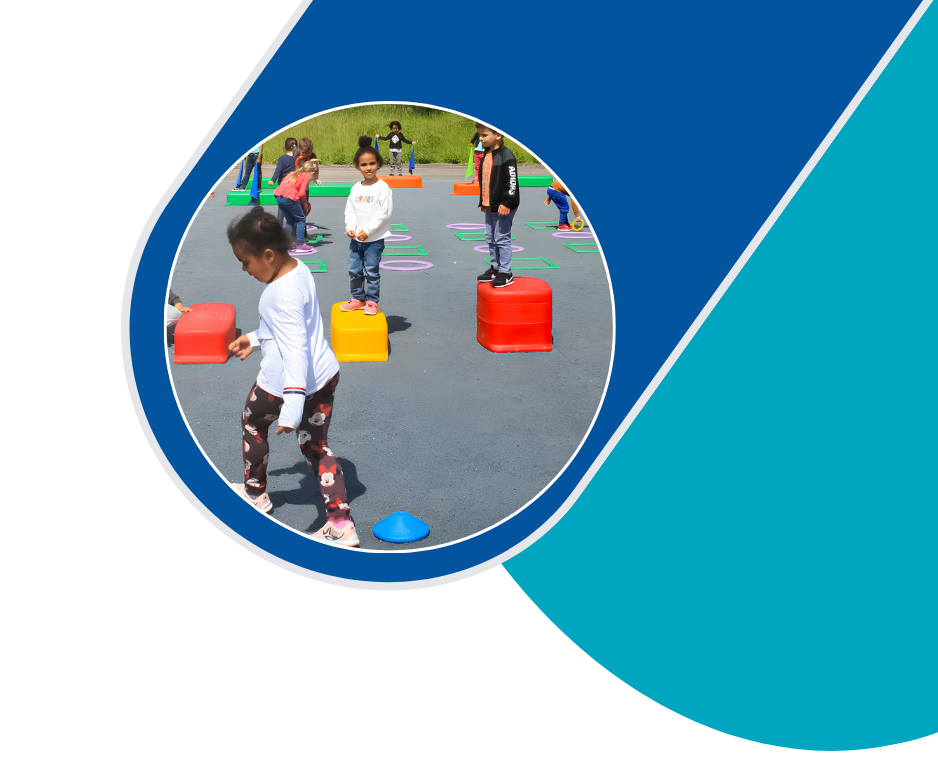 Enfant jouant sur les couloirs sportifs au design actif AirFit