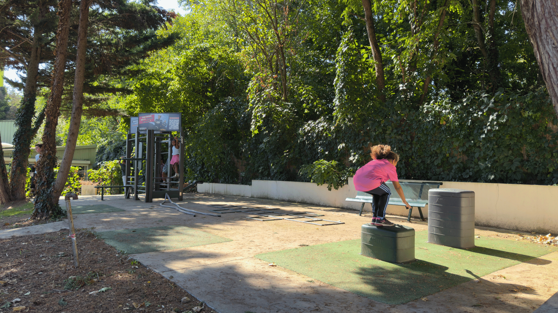 Travail de de coordination et d'équilibre sur les anneaux de motricité AirFit