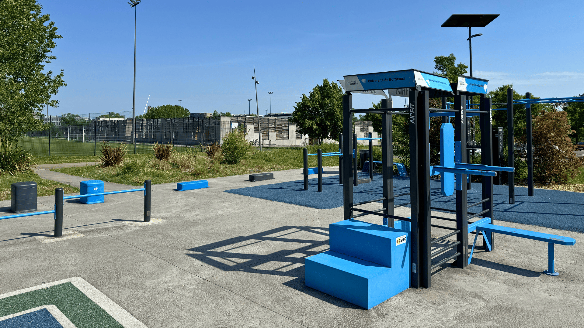 Aire de fitness installée à l'université de Bordeaux