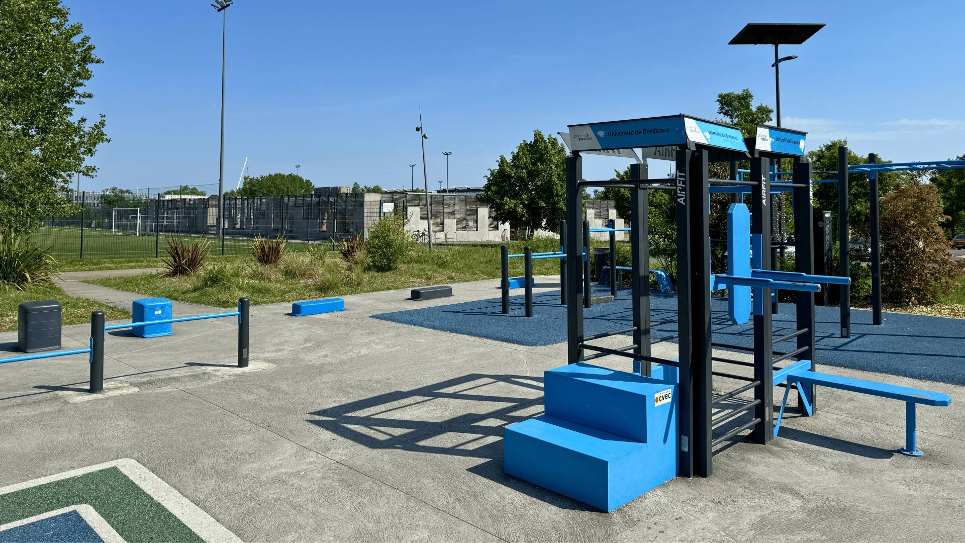 Aire de fitness installée à l'université de Bordeaux