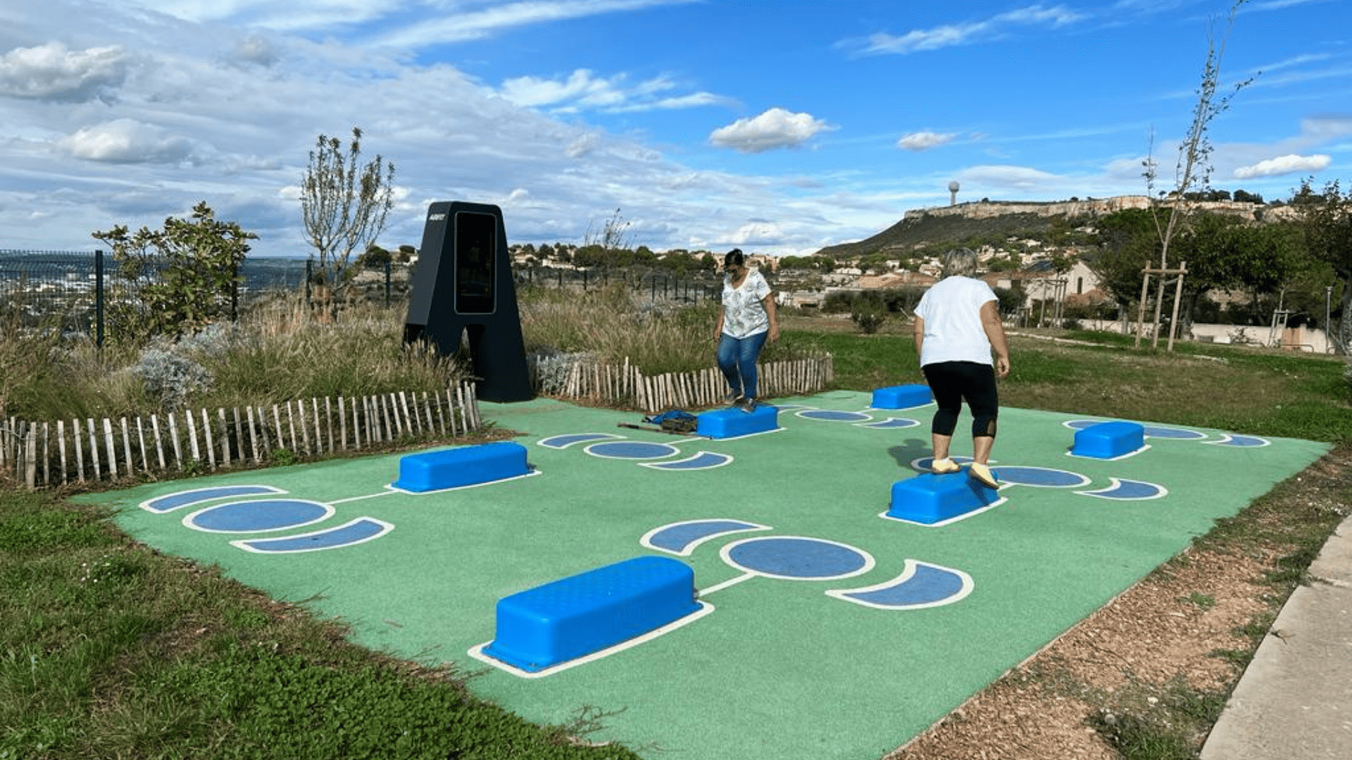 Des femmes agées s'exerçant avec l'Arena AirFit à Vitrolles