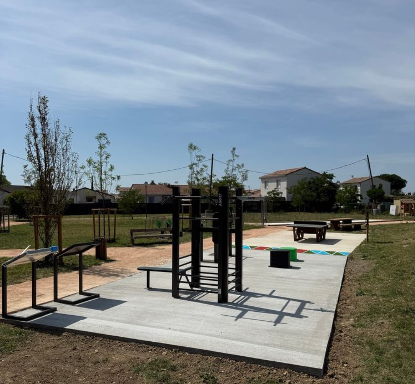 Vue d'ensemble de l'aire de fitness AirFit de Labarthe-sur-Lèze et de son environnement