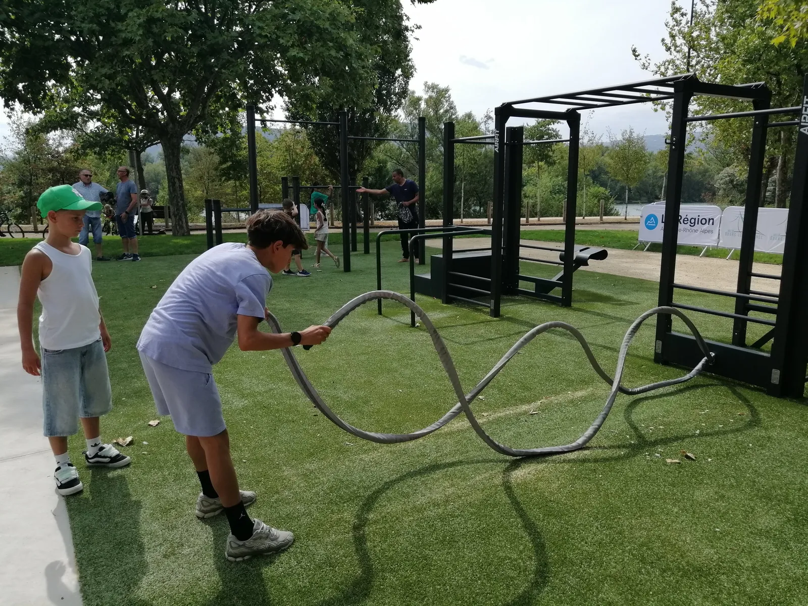 Cordes ondulatoires de la station Street-Fit AirFit à Bourg-lès-Valence