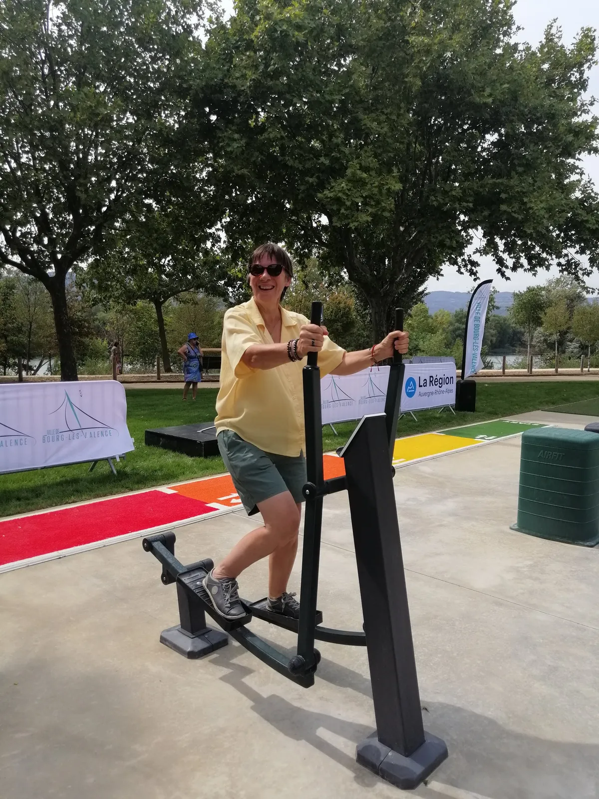 Vélo elliptique AirFit en plein air à Bourg-lès-Valence