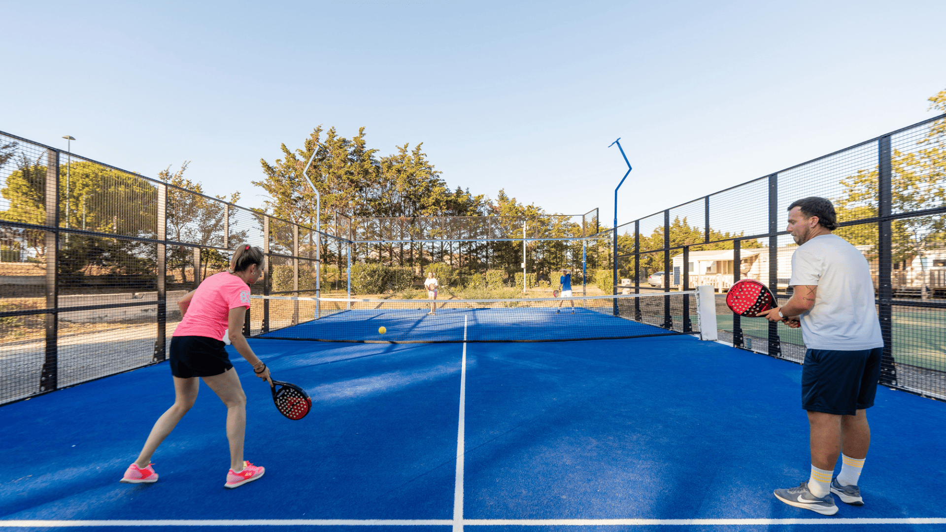 La nouvelle piste de padel installée par AirFit