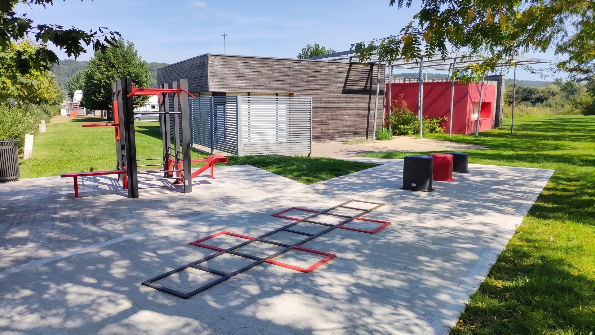 Aire de fitness en plein air AirFit aménagée pour l'été